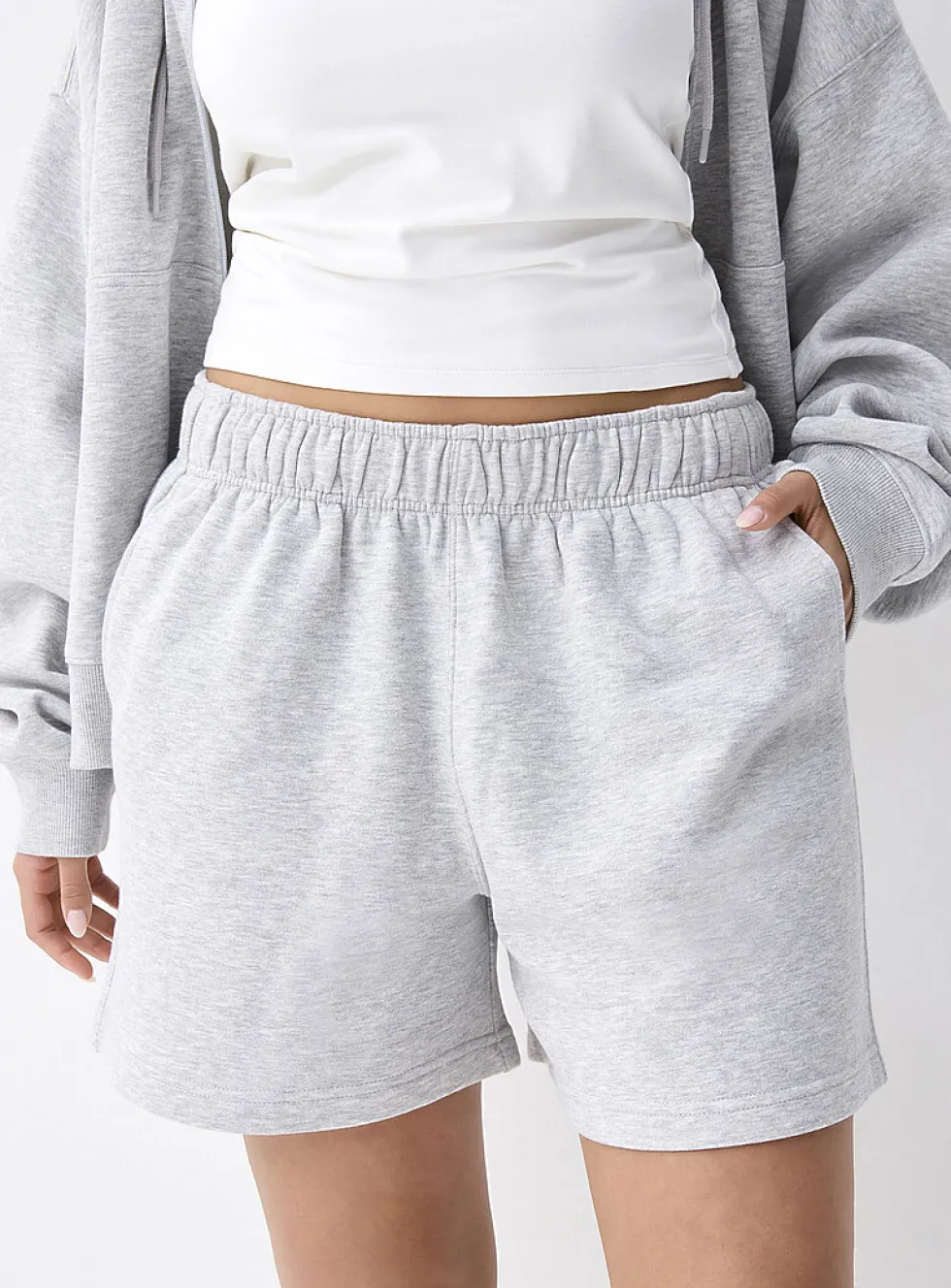 Mid-thigh fleece short