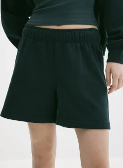 Mid-thigh fleece short