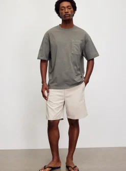Minimalist chino Bermudas