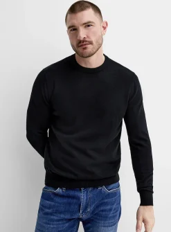 Minimalist crew-neck sweater