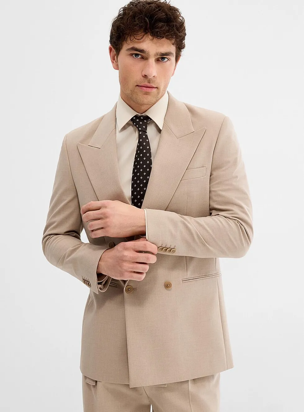 Minimalist double-breasted blazer