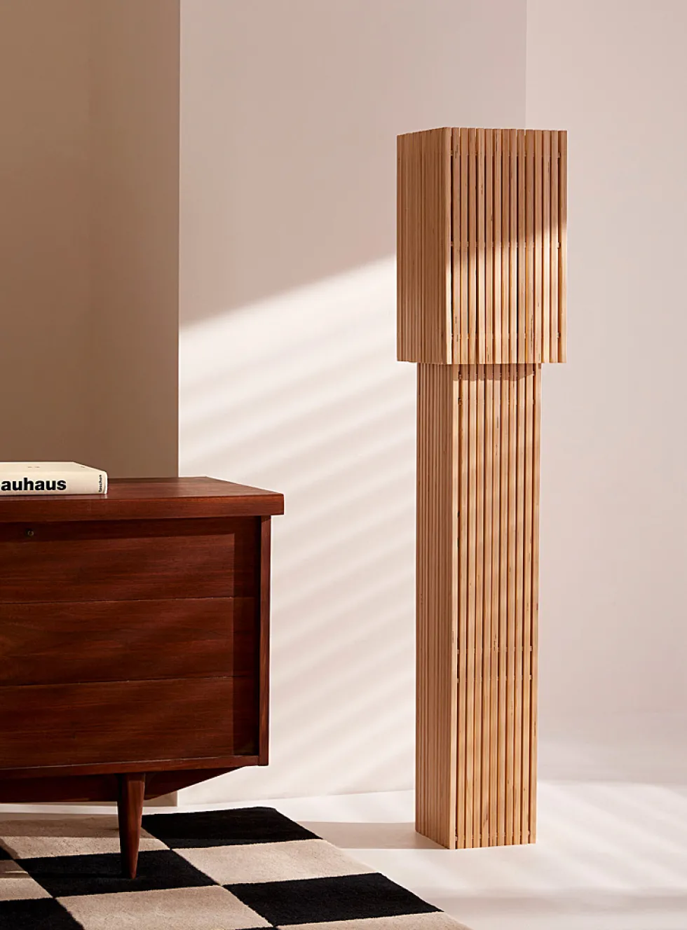 Minimalist floor lamp