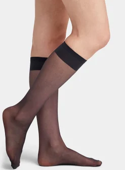 Minimalist knee-highs