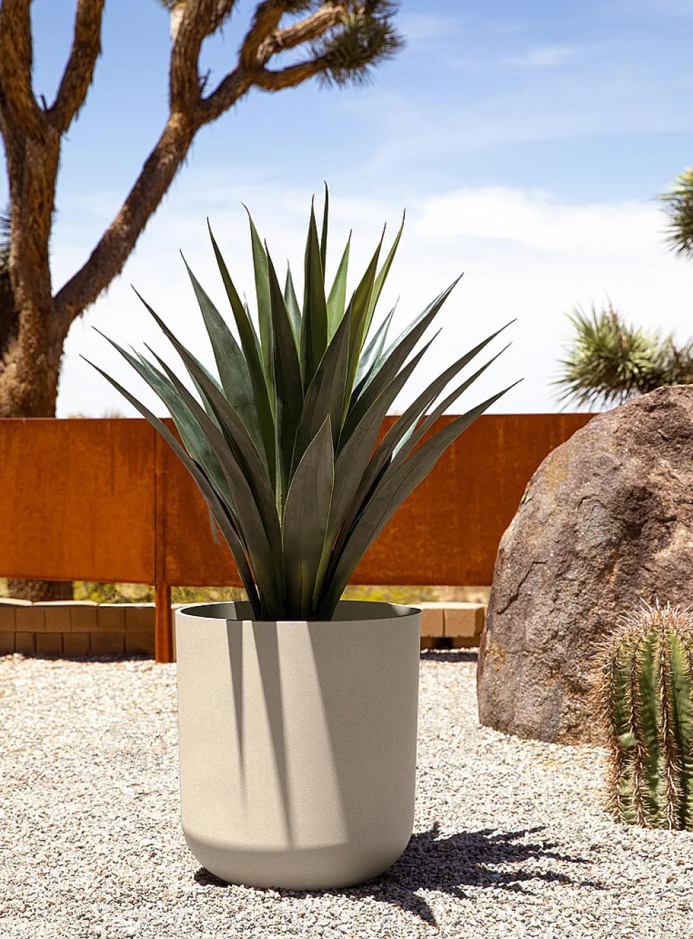Minimalist planter