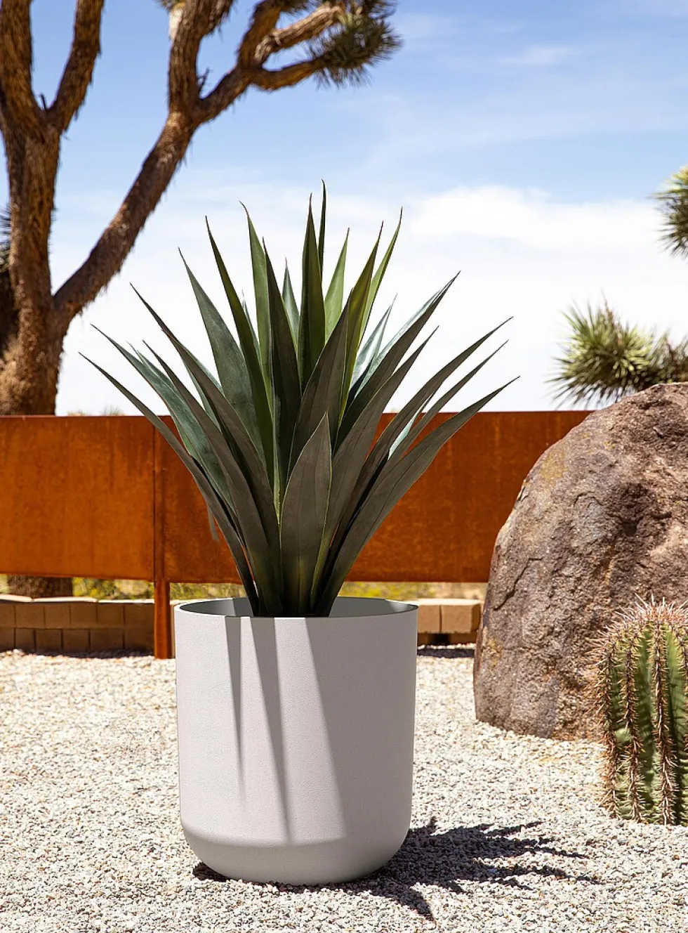 Minimalist planter