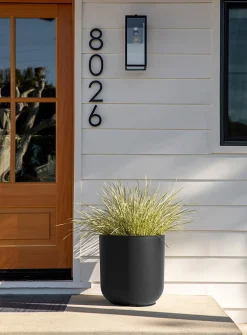 Minimalist planter