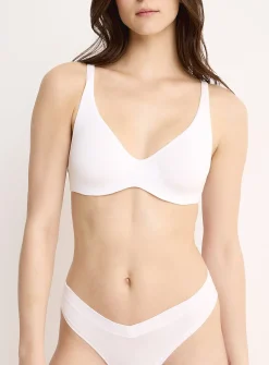 Minimalist solid-colour plunge bra