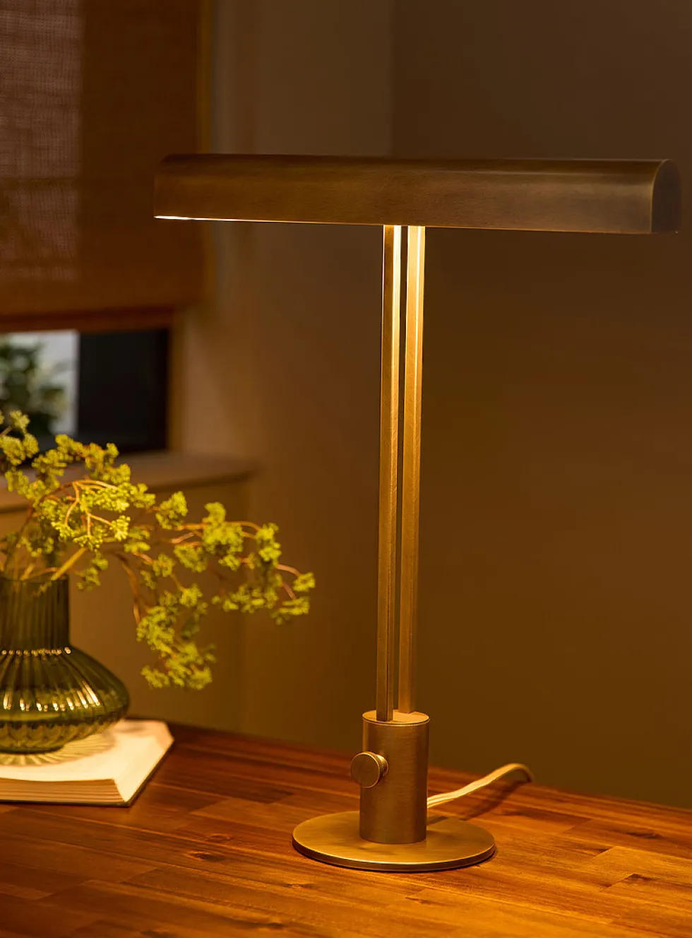 Minimalist tubular table lamp