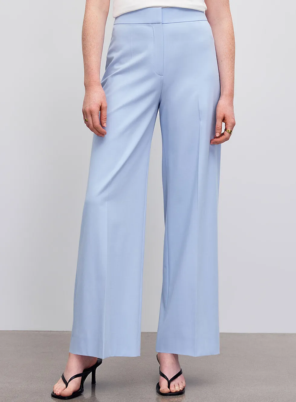 Minimalist waist flowy crepe pant