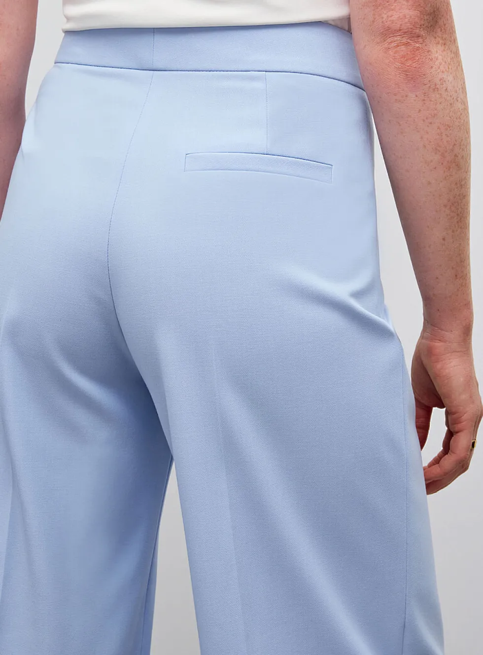 Minimalist waist flowy crepe pant