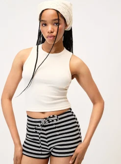 Mixed stripes micro-short