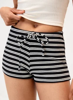 Mixed stripes micro-short