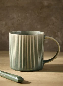 Modern grooved mug