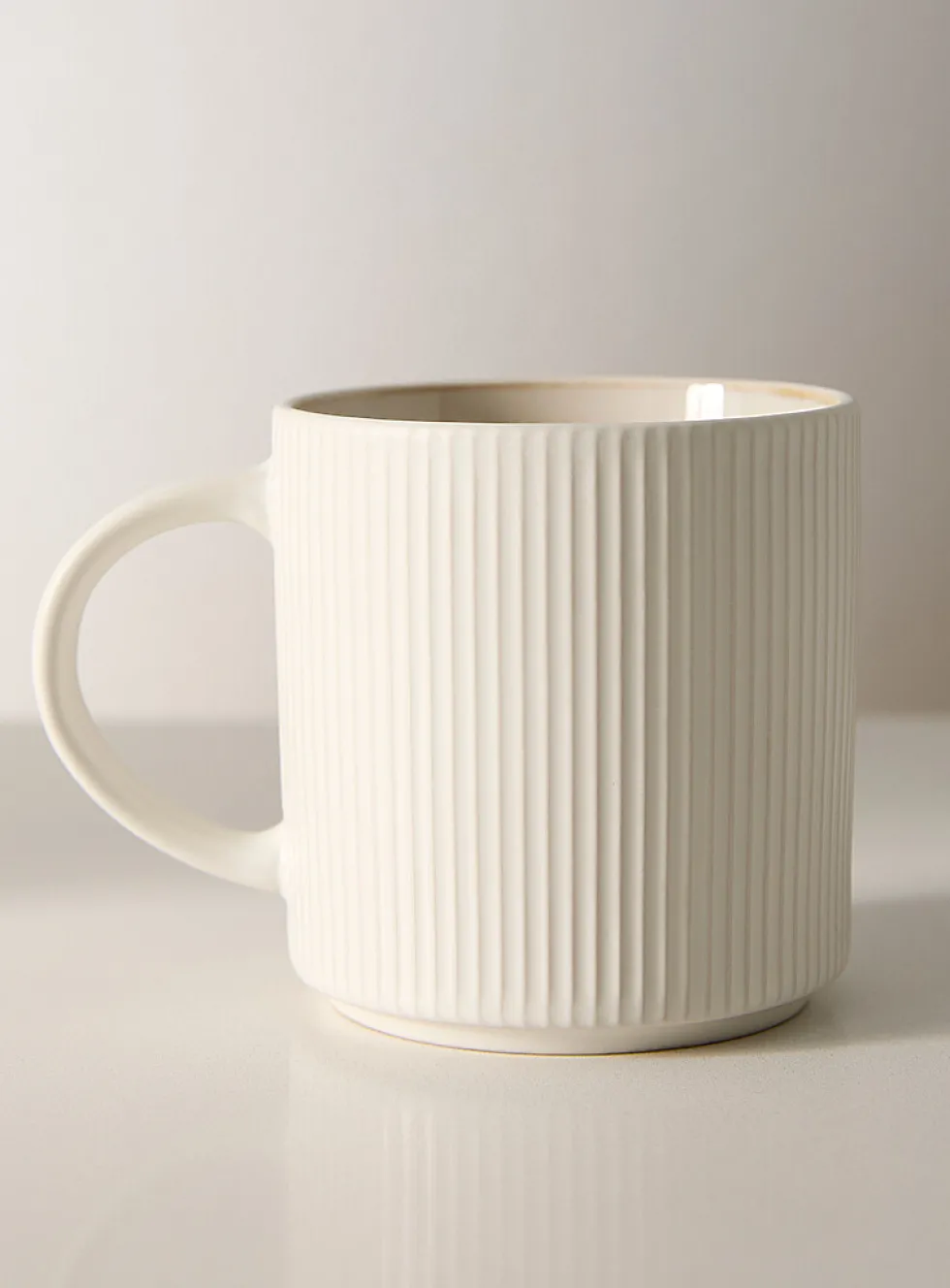Modern grooved mug