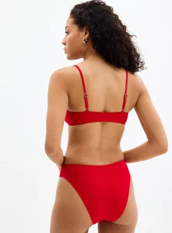Modern high-cut cheeky bottom