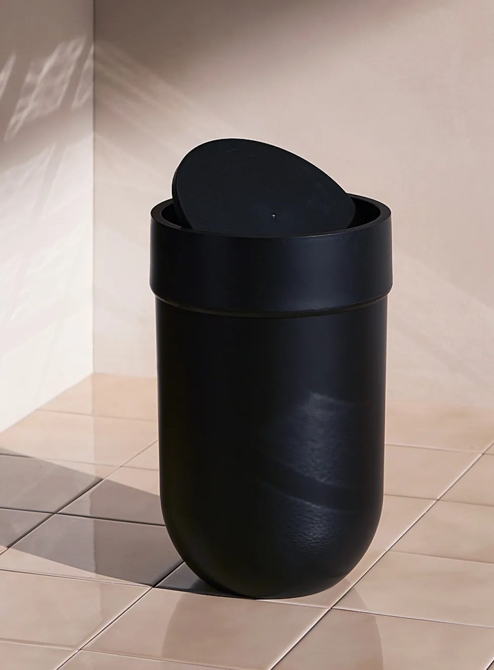 Monochrome bin