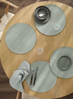 Monochrome braided placemats