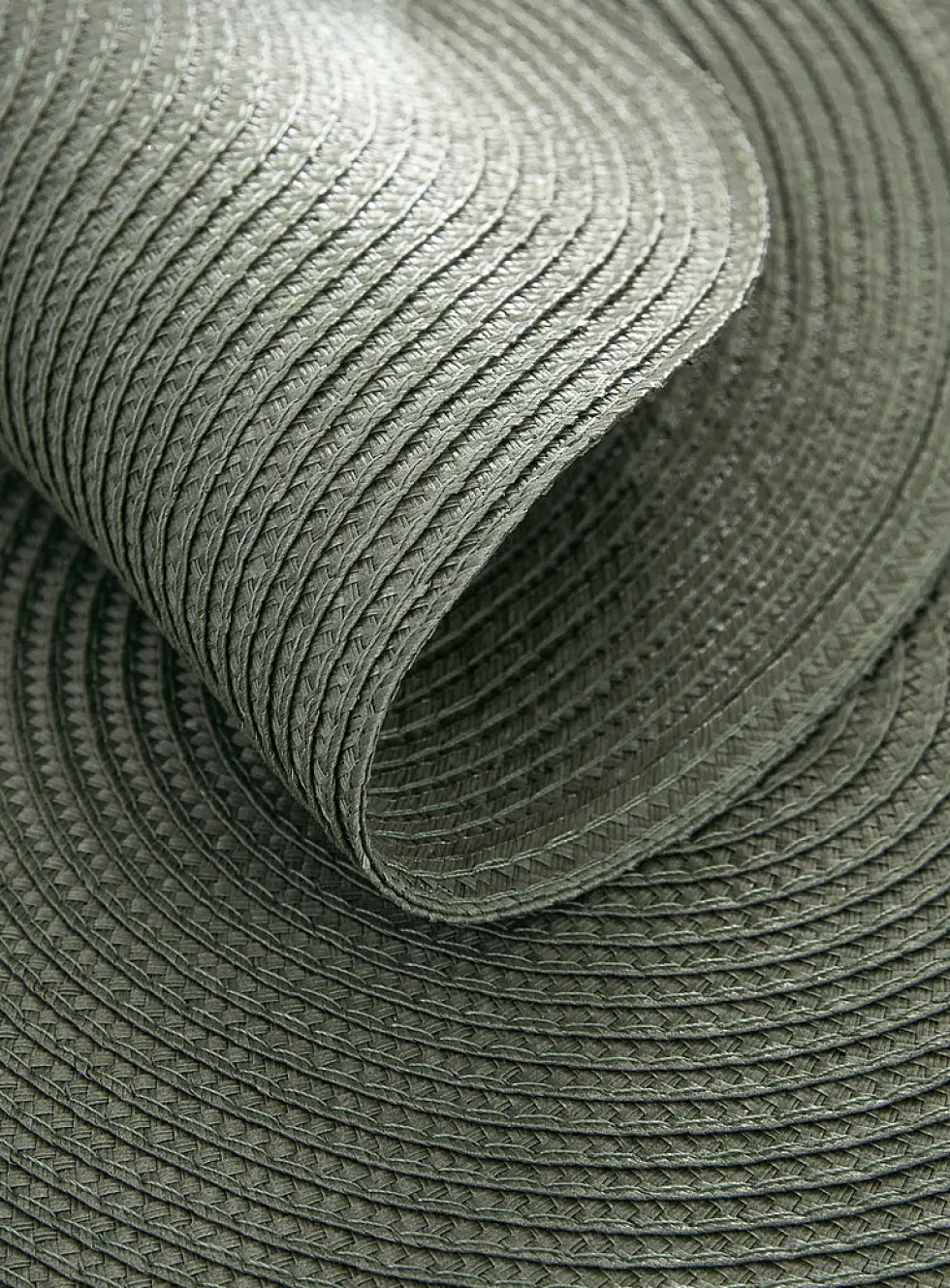 Monochrome braided placemats