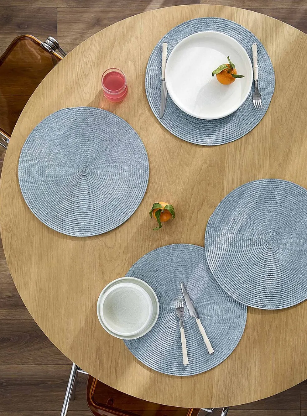 Monochrome braided placemats
