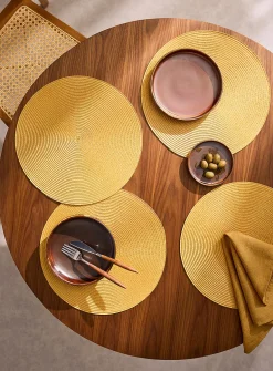 Monochrome braided placemats