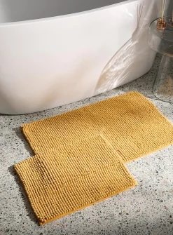 Monochrome chenille bath mat