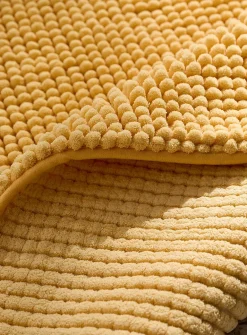 Monochrome chenille bath mat