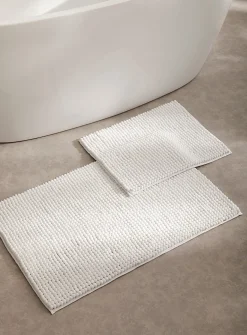 Monochrome chenille bath mat