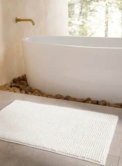 Monochrome chenille bath mat