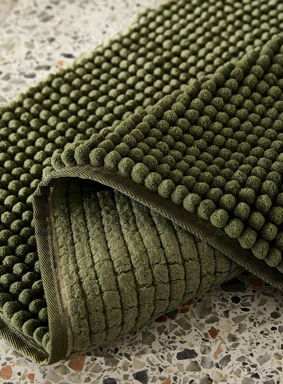 Monochrome chenille bath mat