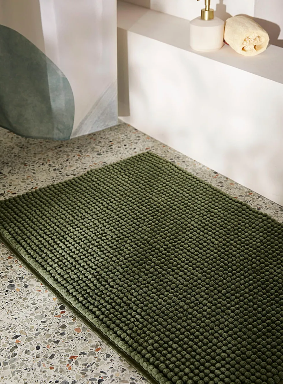 Monochrome chenille bath mat