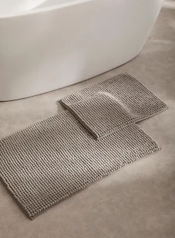 Monochrome chenille bath mat