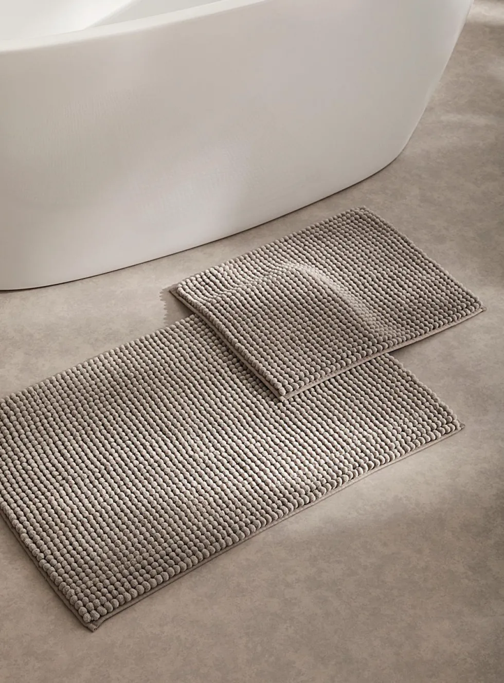 Monochrome chenille bath mat