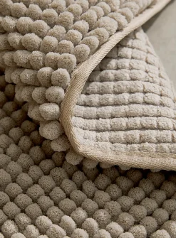 Monochrome chenille bath mat