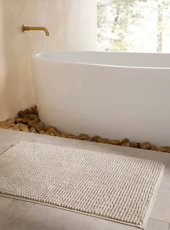 Monochrome chenille bath mat