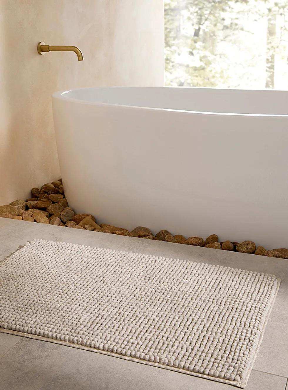 Monochrome chenille bath mat