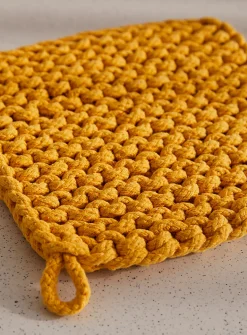 Monochrome crocheted trivet