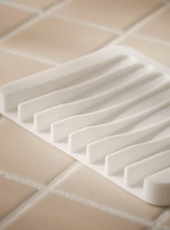 Monochrome silicone soap dish