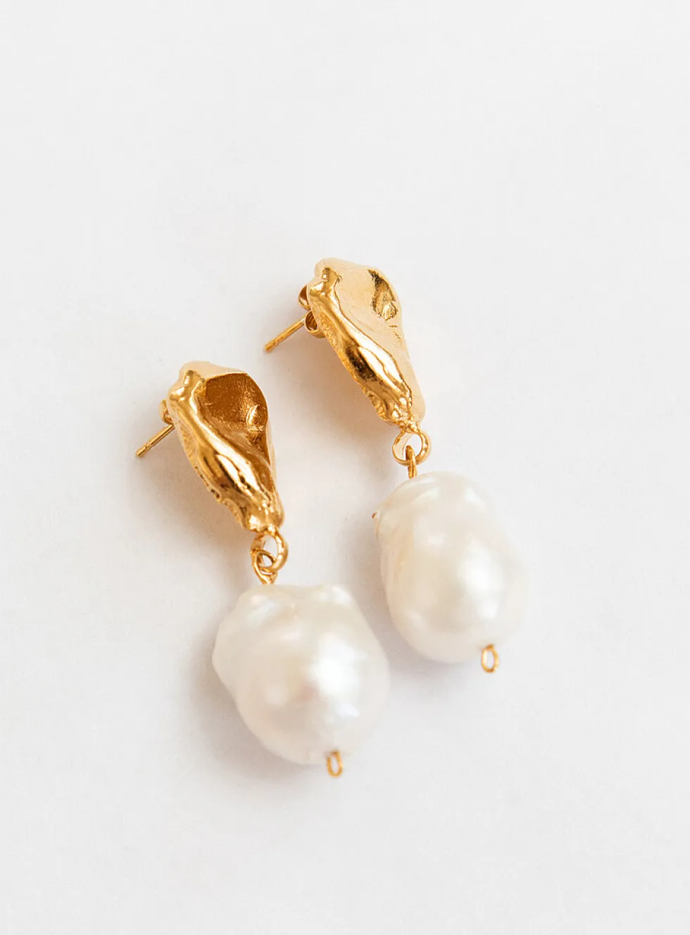 Mountain Pearl earrings