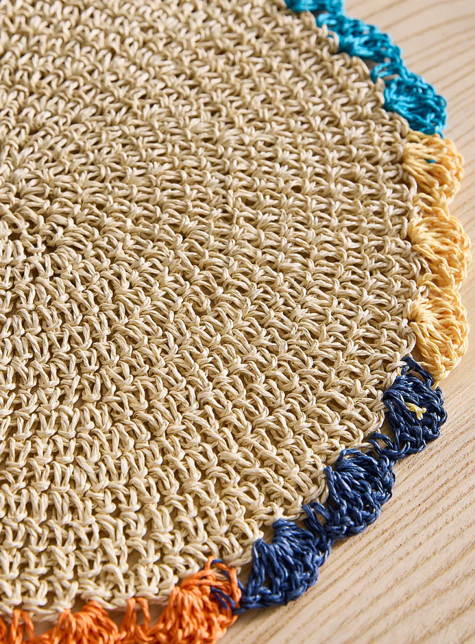 Multicoloured trim placemat