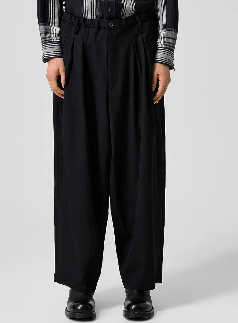Multi-pleating loose pure wool pant
