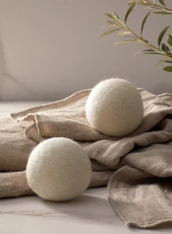 Natural wool drying balls