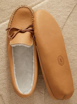 Ndënon (smoothness) lined moccasins