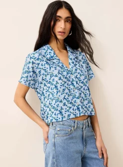 Notched collar boxy-fit blouse
