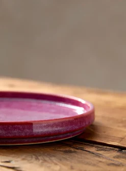 Nuanced red small plate