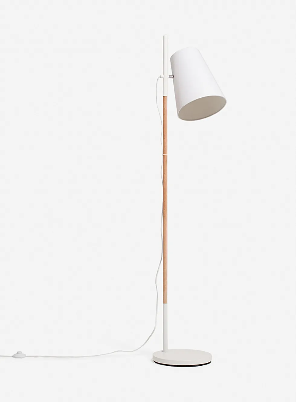 Oak-insert floor lamp