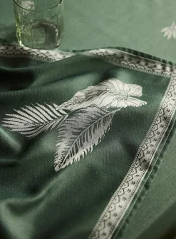 Oasis trim jacquard napkin