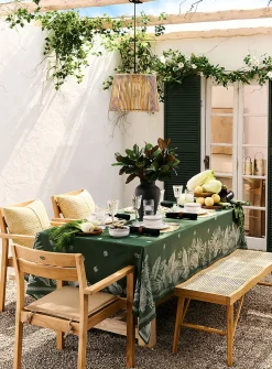Oasis-border jacquard tablecloth
