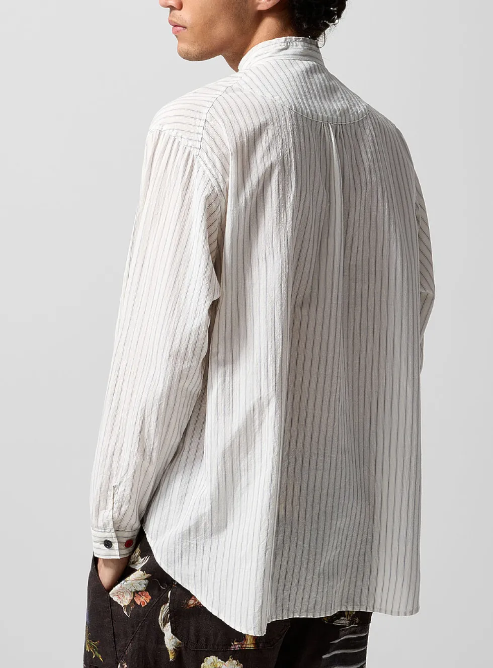 Officer collar slip-on floral shirt