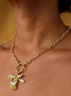 Oleander brass medallion chain