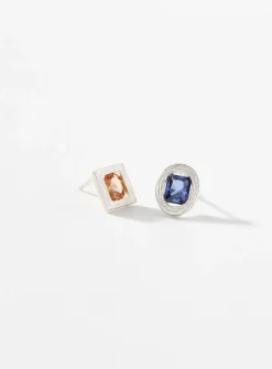 Opposite earrings